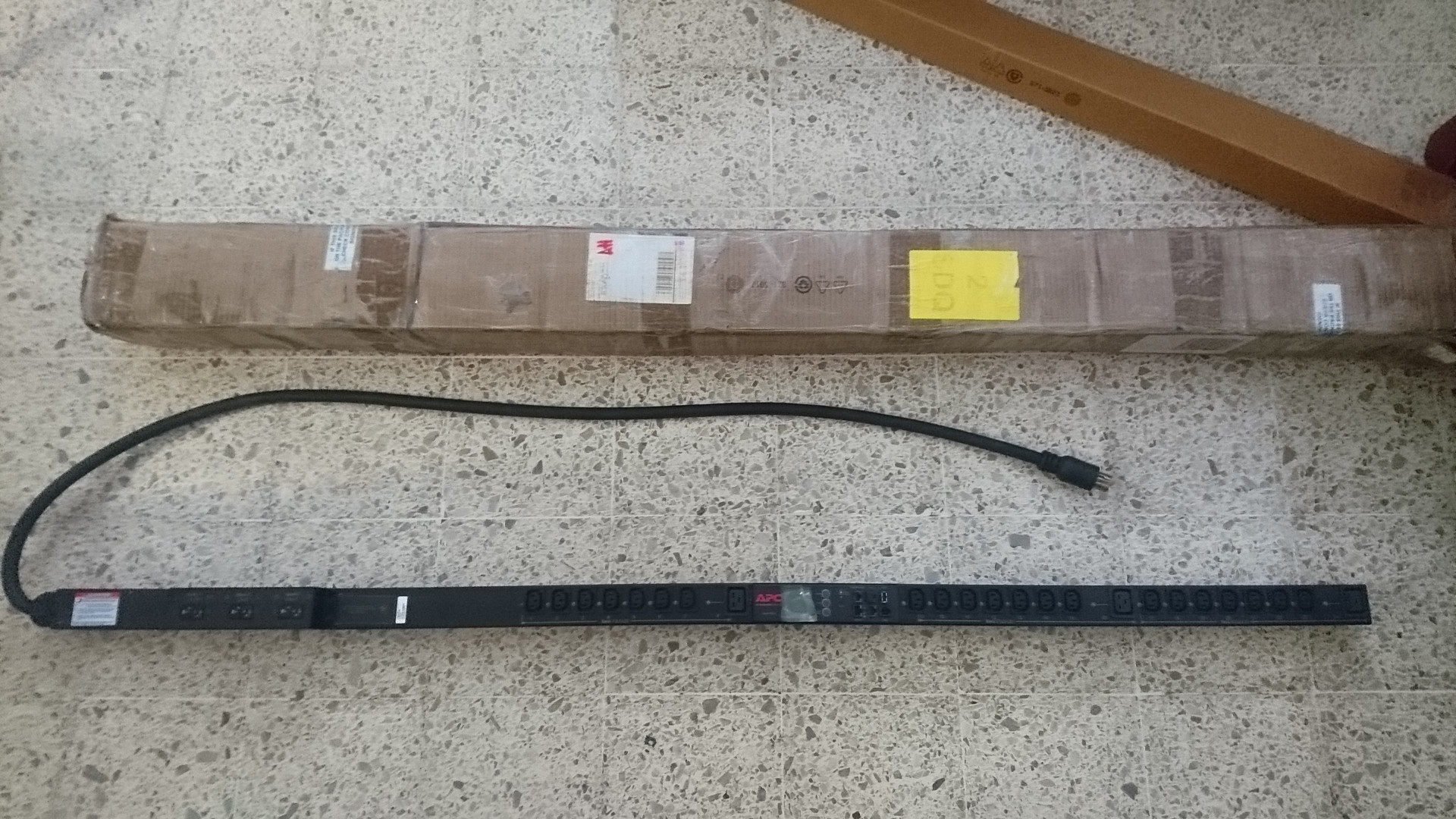 otros electronicos - Regleta electrica de rack o servidores de red o computadoras APC 0