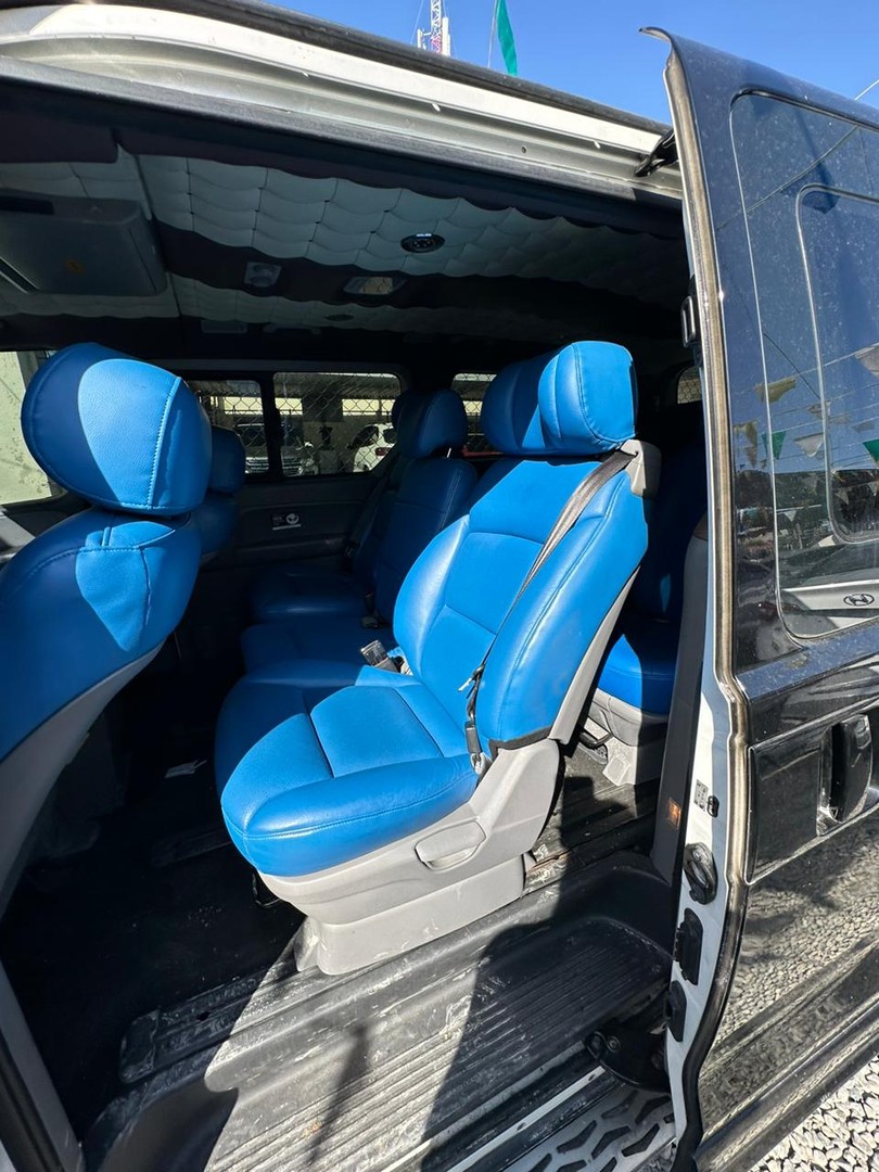 jeepetas y camionetas - HYUNDAI GRAND STAREX 2020 NEGRA 3