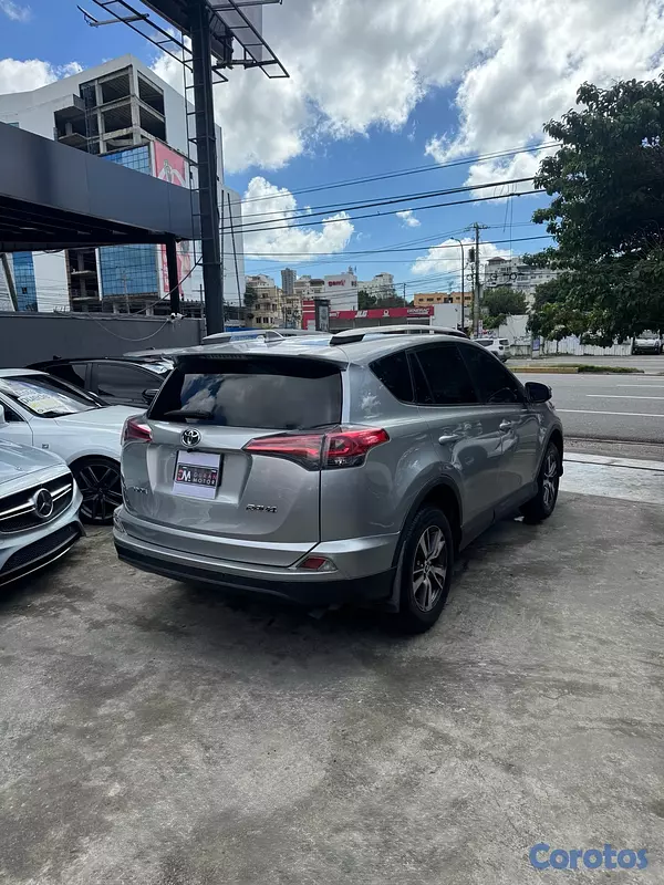 jeepetas y camionetas - Toyota Rav4 LE 2017 7
