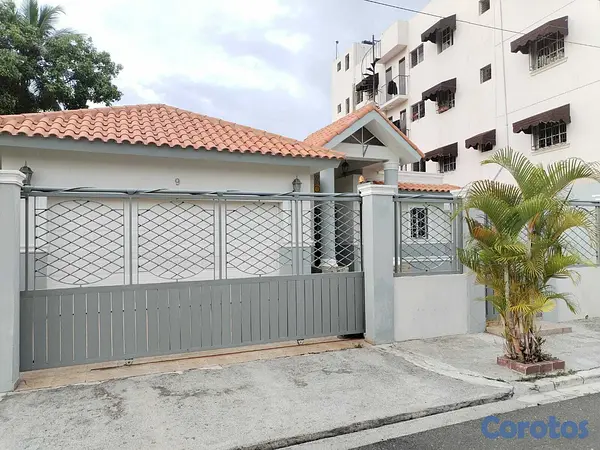 casas - Hermosa casa en venta: Avenida Independencia Urbanización Miramar.  3