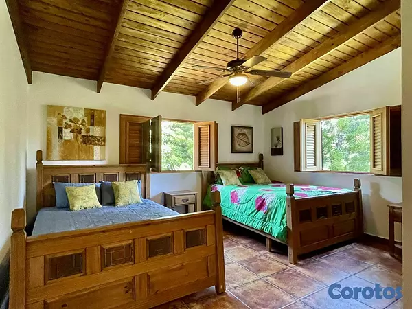 casas vacacionales y villas - Amplia villa con hermoso terreno en Jarabacoa. 3