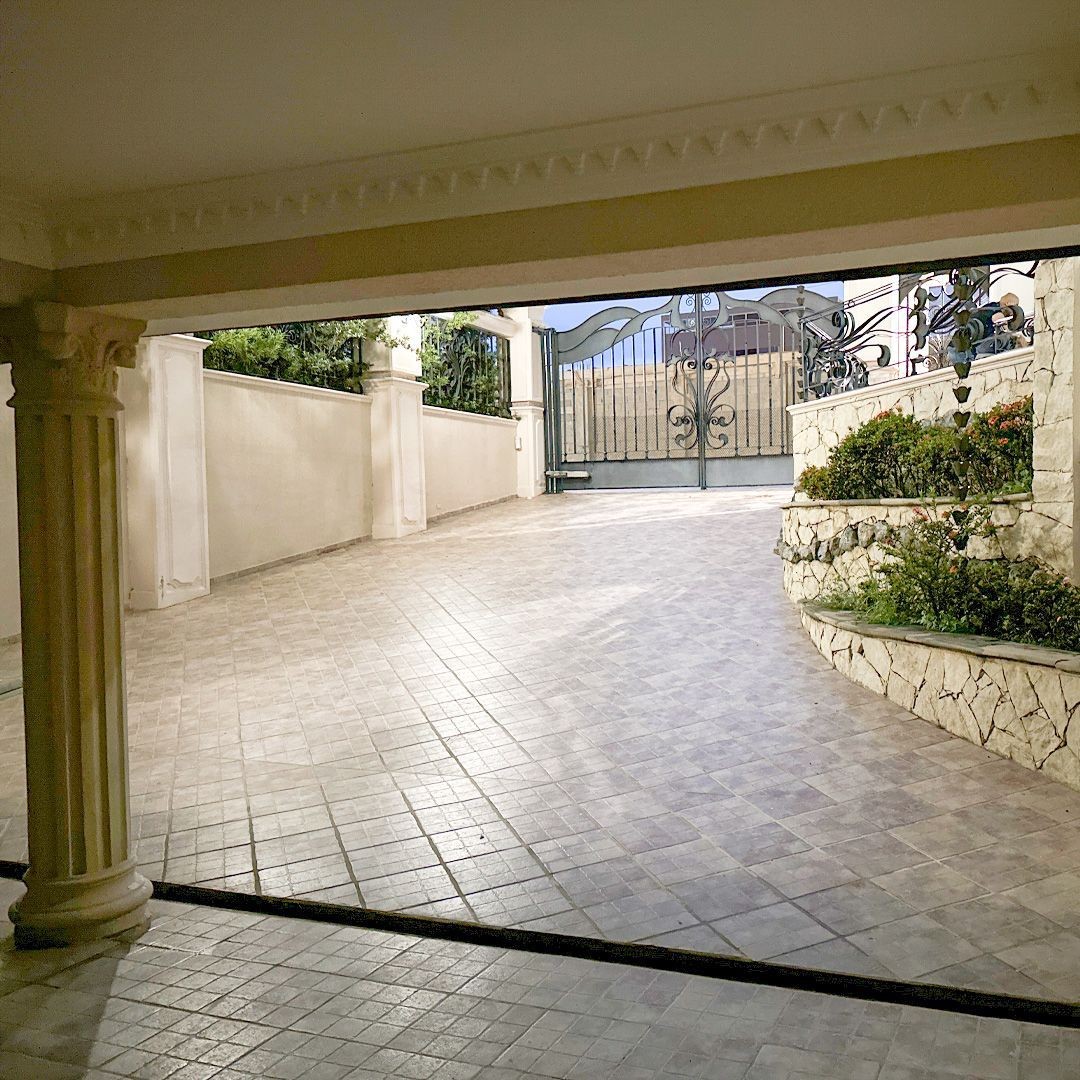 casas - Mansion de 3 Niveles ubicada en Cerro Alto  8