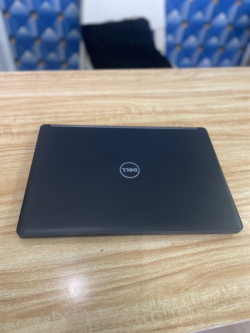 computadoras y laptops - Dell Latitude 5480 Intel Core i3 de 7ma 8GB RAM 1