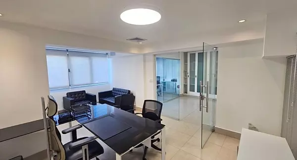 oficinas y locales comerciales - Oficina amueblada en Bella vista  2