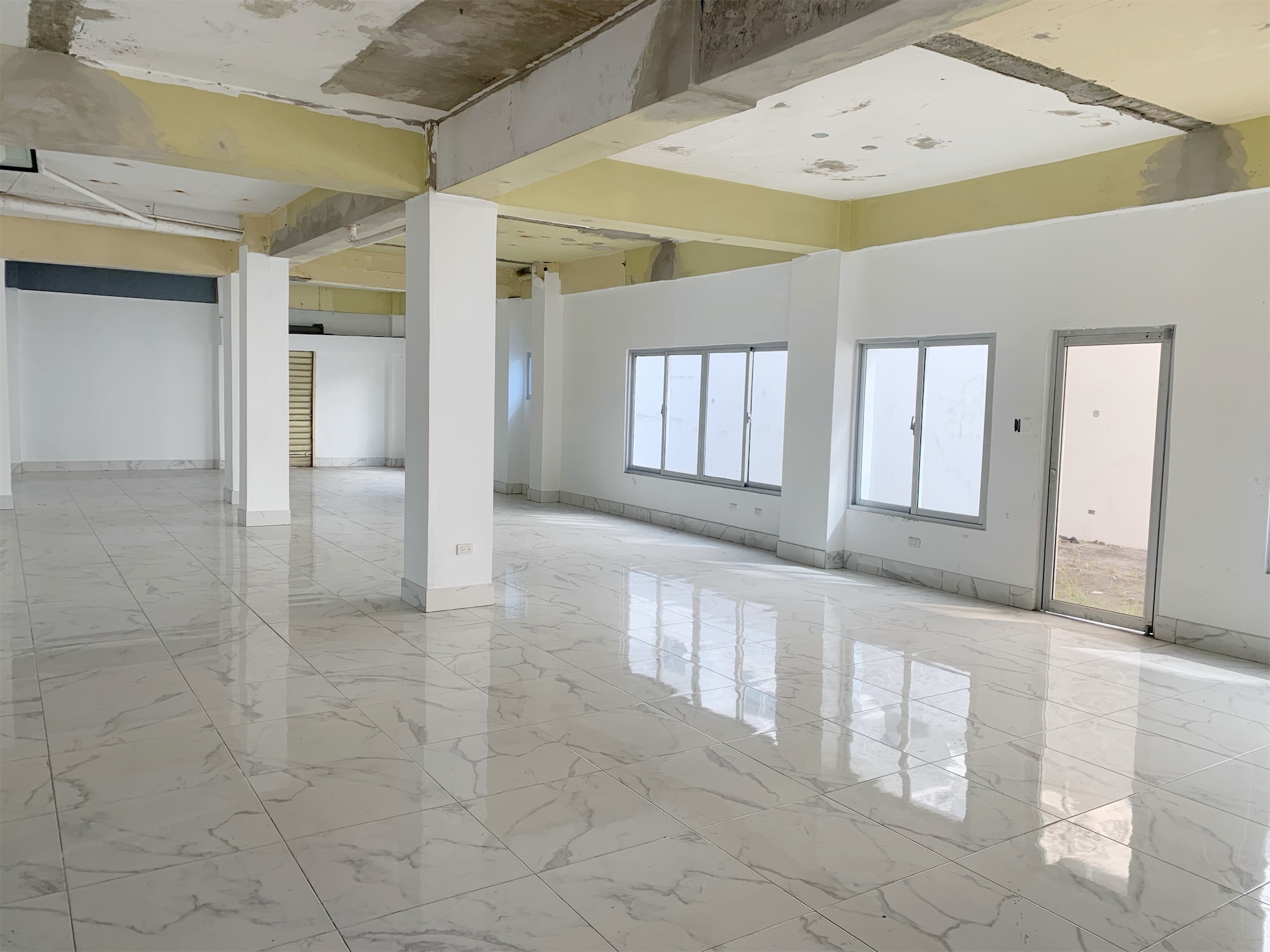 oficinas y locales comerciales - Local con espacio abierto 2