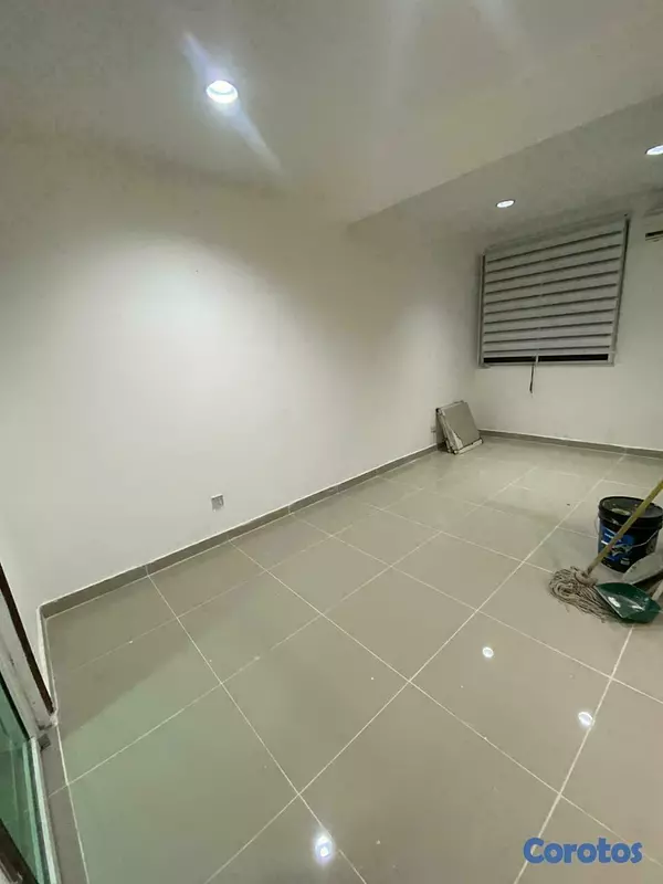 oficinas y locales comerciales - Alquilo en Gazcue TORRE PROFESIONAL EXCELENTE OFICINA 4