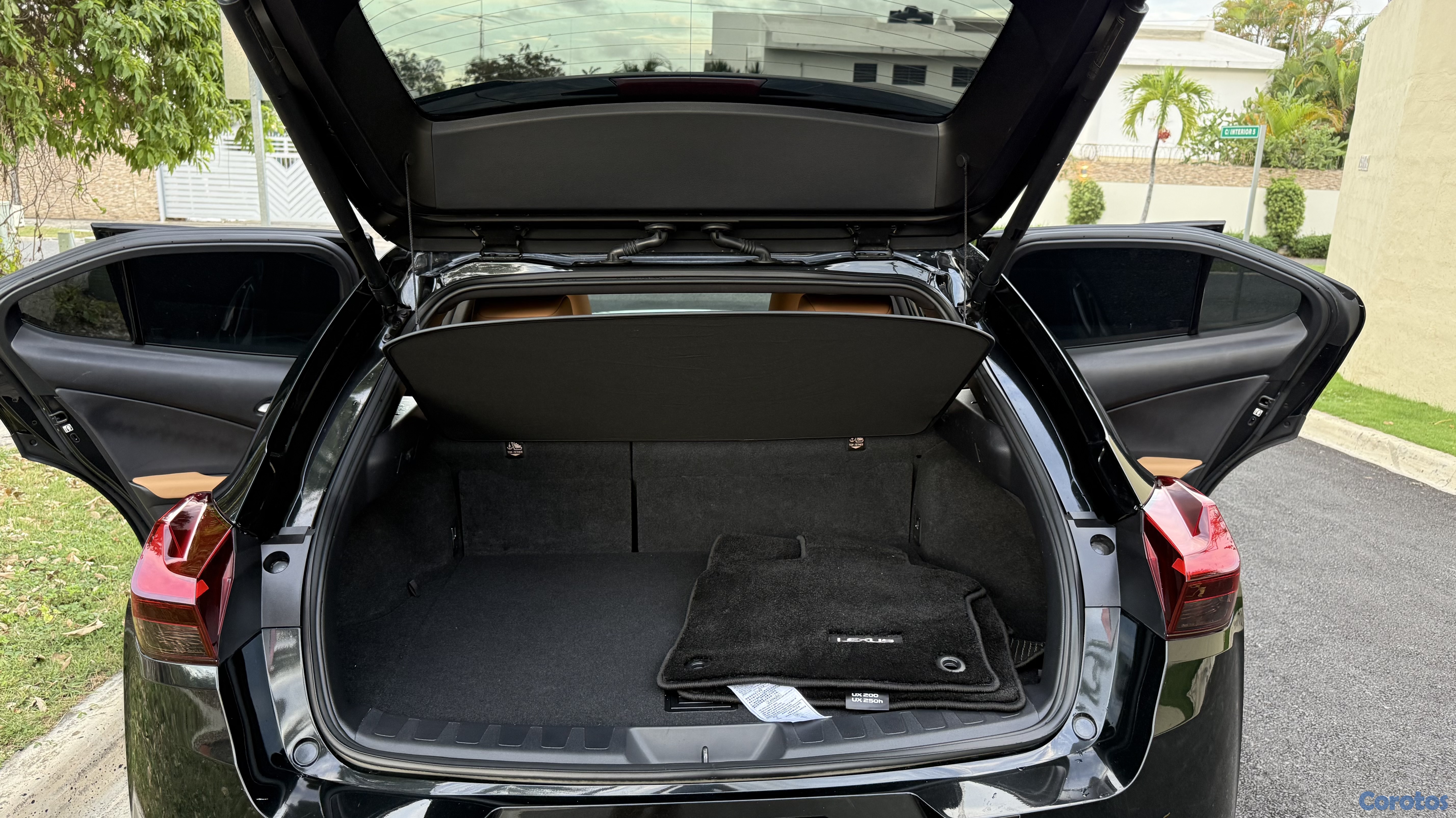 jeepetas y camionetas - Lexus UX250h Hybrid 2024 Delta Comercial 7