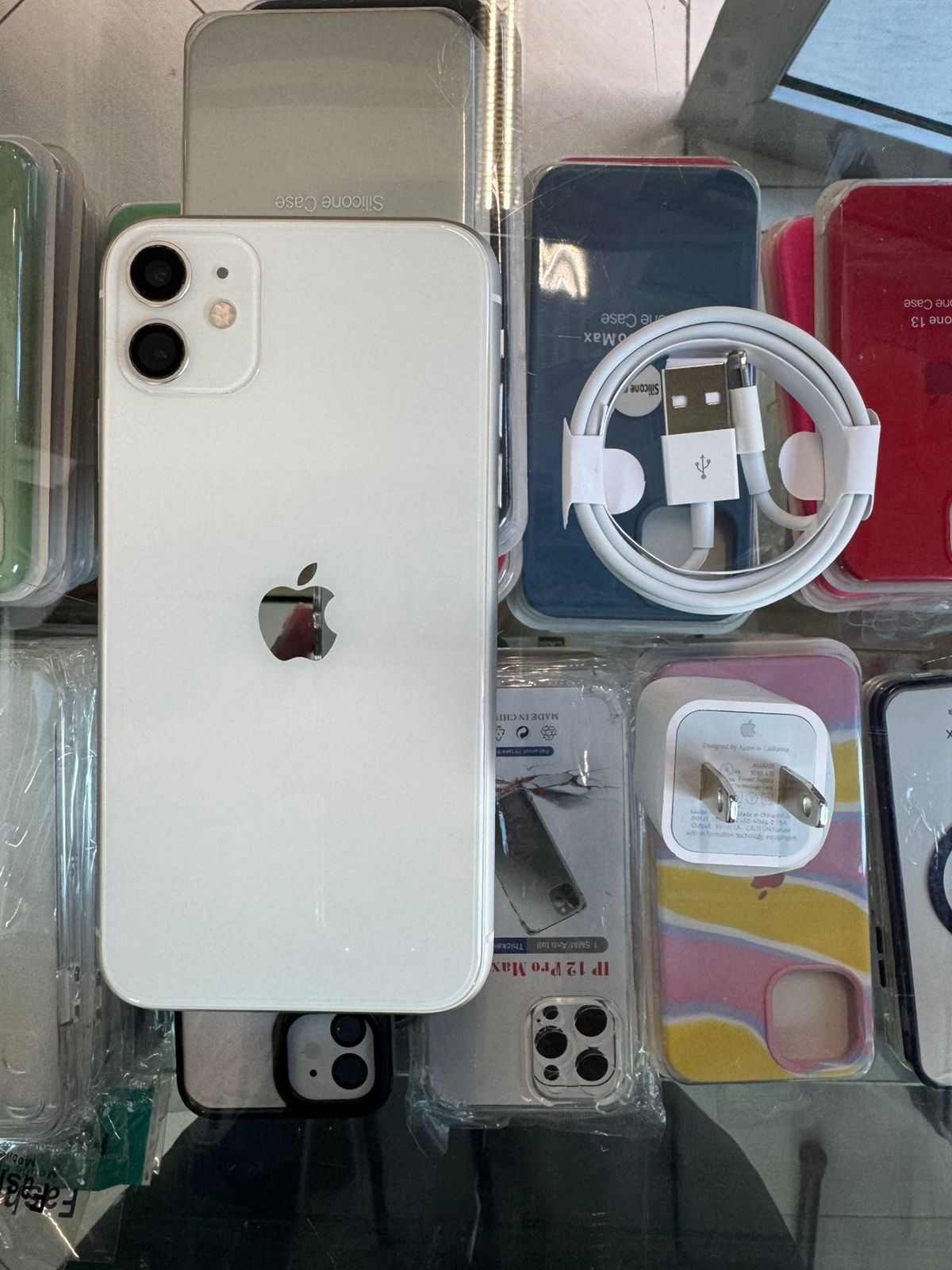 celulares y tabletas - Iphone 11 blanco 128 GB Desbloqueado.