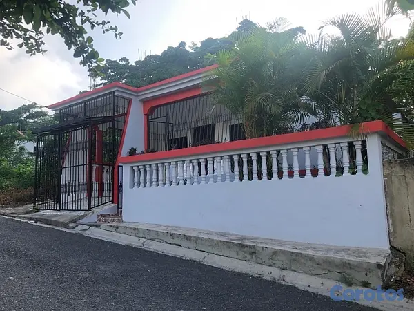 casas - 
VENDO CASA EN MOCA
NEGOCIABLE
TÍTULO AL DIA 


 2