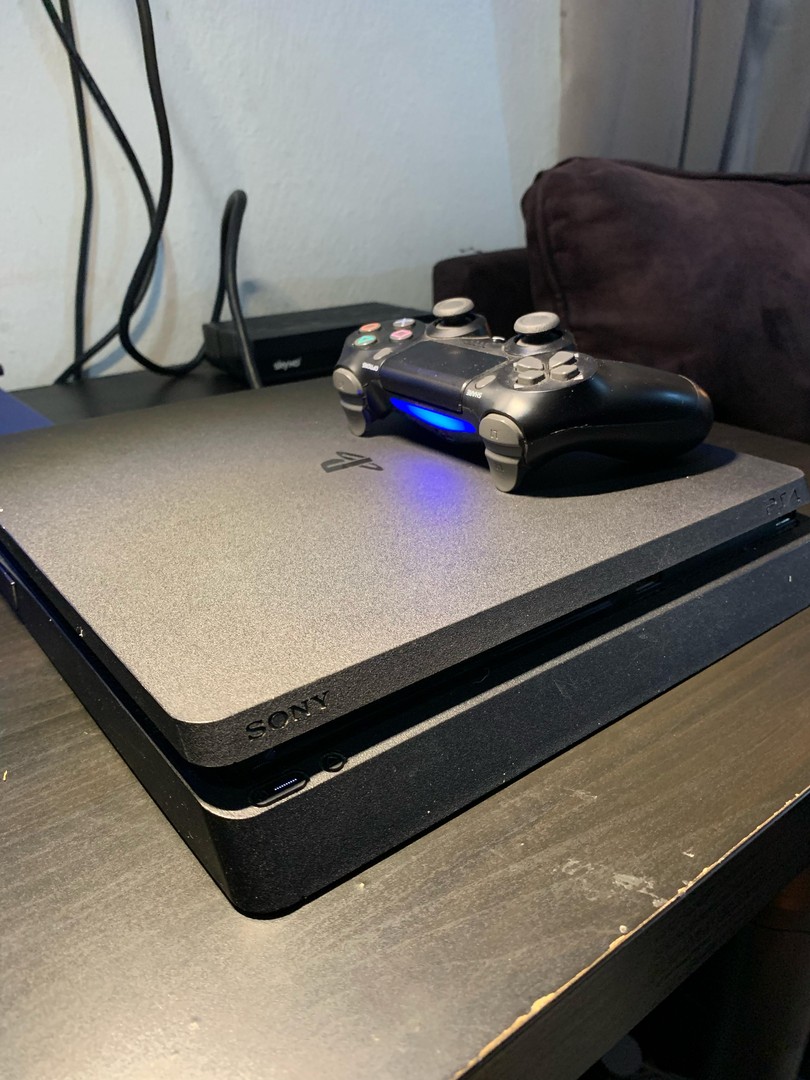 consolas y videojuegos - PS4 Slim  500GB *POCO USO*