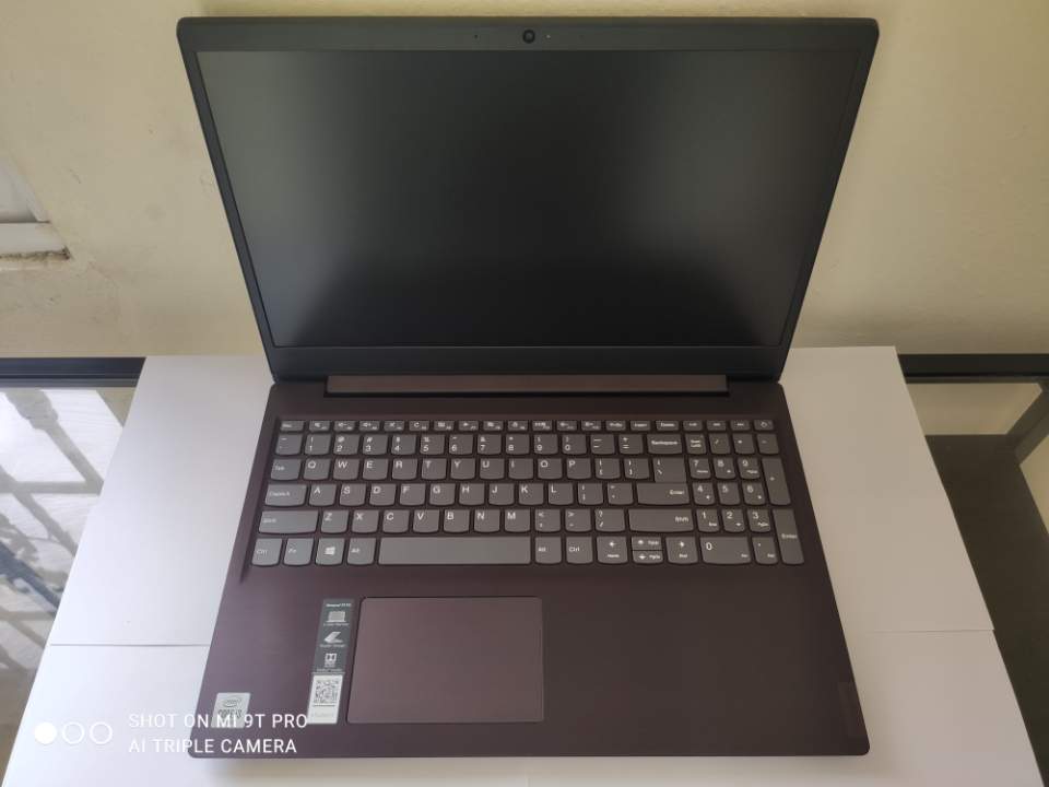 computadoras y laptops - Laptop Lenovo 15.6 HD i3-1005G1 4GB Ram 128GB SSD Audio Dolby