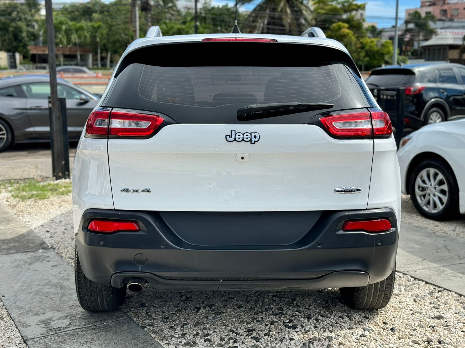 jeepetas y camionetas - Jeep Cherokee Latitude 1