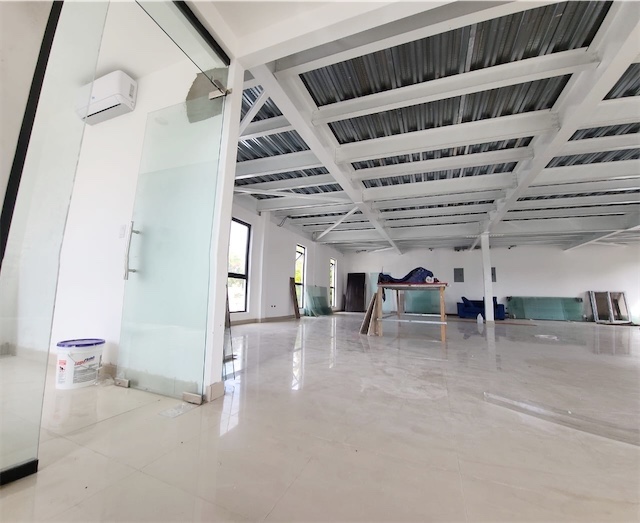 oficinas y locales comerciales - Local en arroyo hondo amplio  1