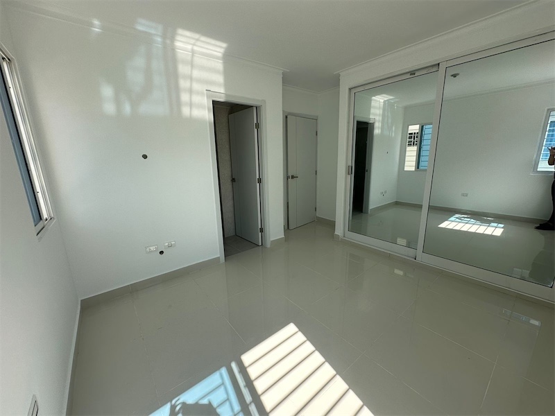 apartamentos - apartamento 2do piso en la autopista de san Isidro cayenas  0