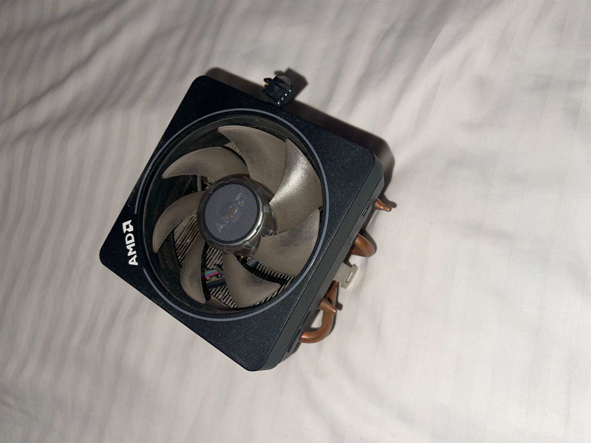 computadoras y laptops - Disipador Wraith Prism de Ryzen 7 3700x