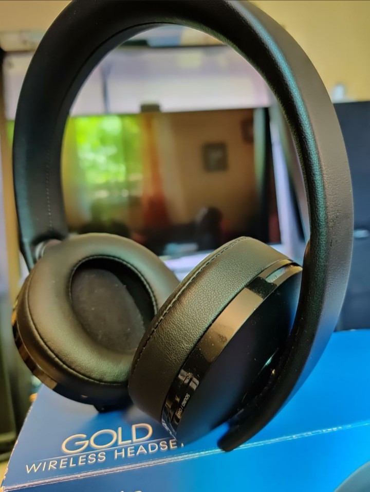 consolas y videojuegos - Gold wireless headset para PS4 Y PS5 9/10 es usado pero está como nuevo.