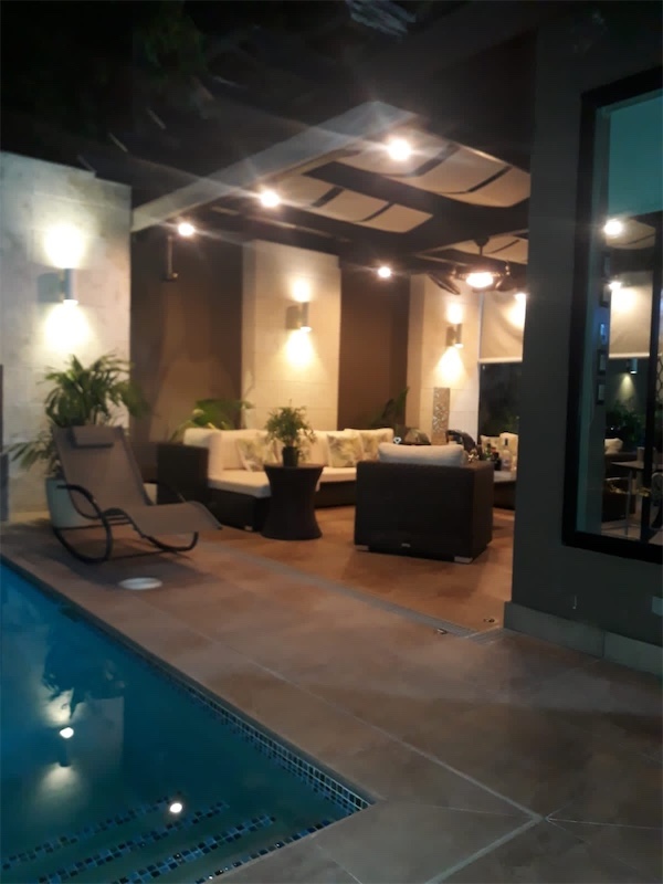 casas - Venta de casa con piscina en arroyo hondo Distrito Nacional Santo Domingo 400mts 6