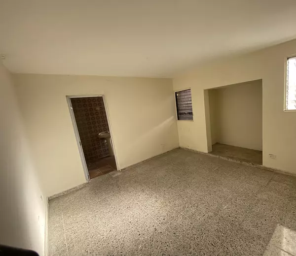 oficinas y locales comerciales - Local céntrico en Evaristo  9