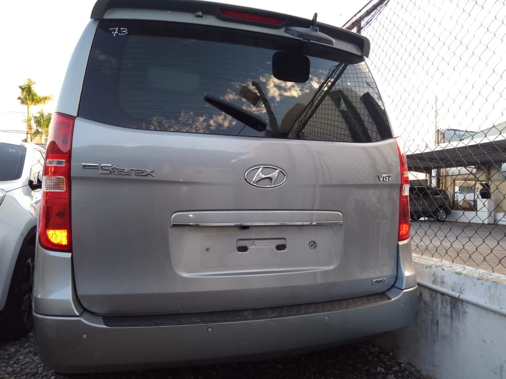 jeepetas y camionetas - HYUNDAI GRAND STAREX 2018 GRISDESDE: RD$1,300.100 7