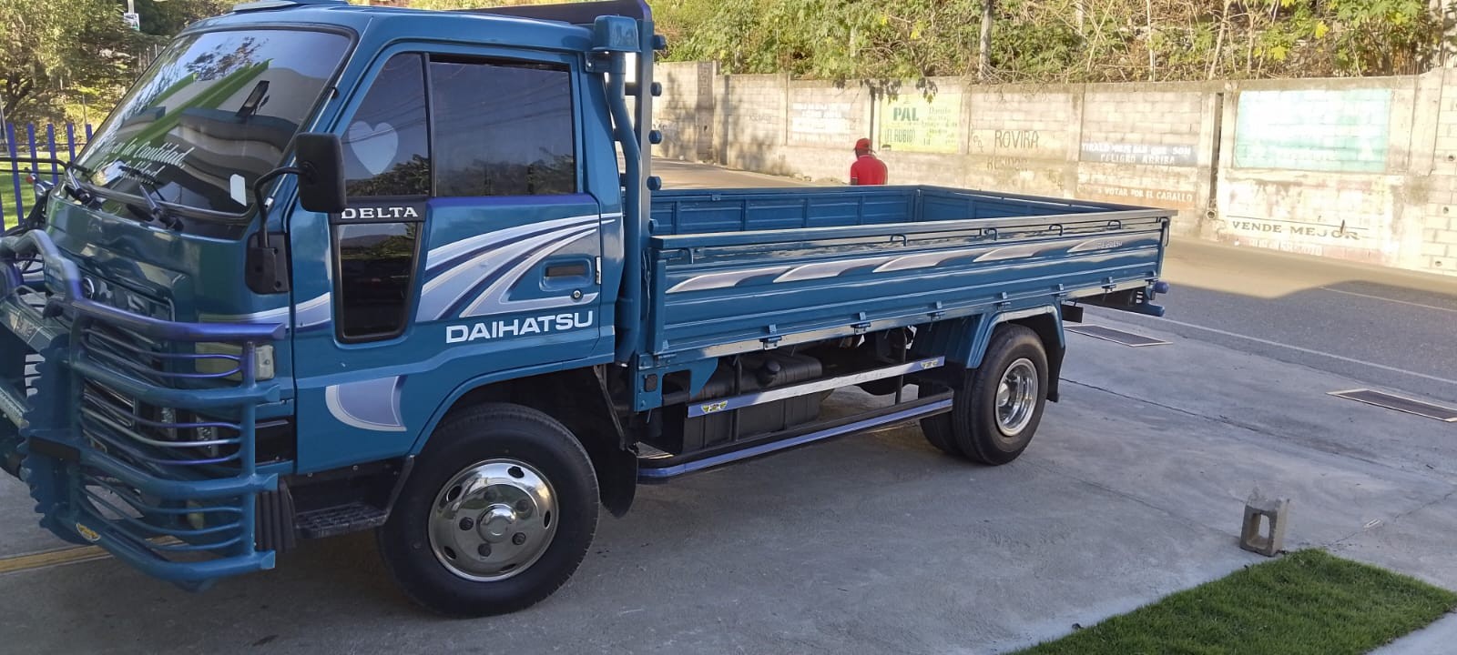 camiones y vehiculos pesados - Daihatsu Delta 2003 Cama Larga Cara Ancha 5