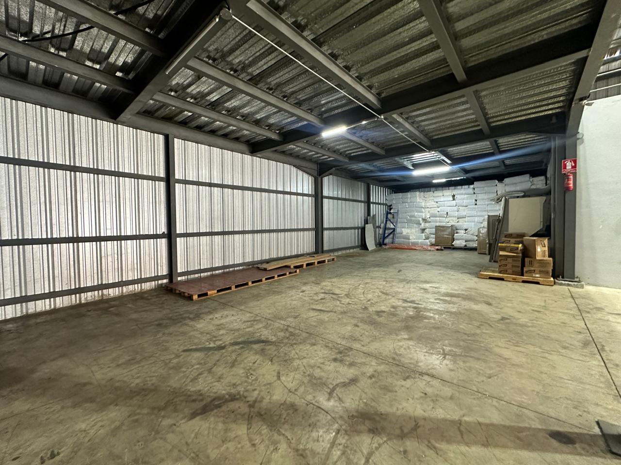 oficinas y locales comerciales - Alquilo Nave 638 mts en Manoguayabo, Carretera Vieja 5