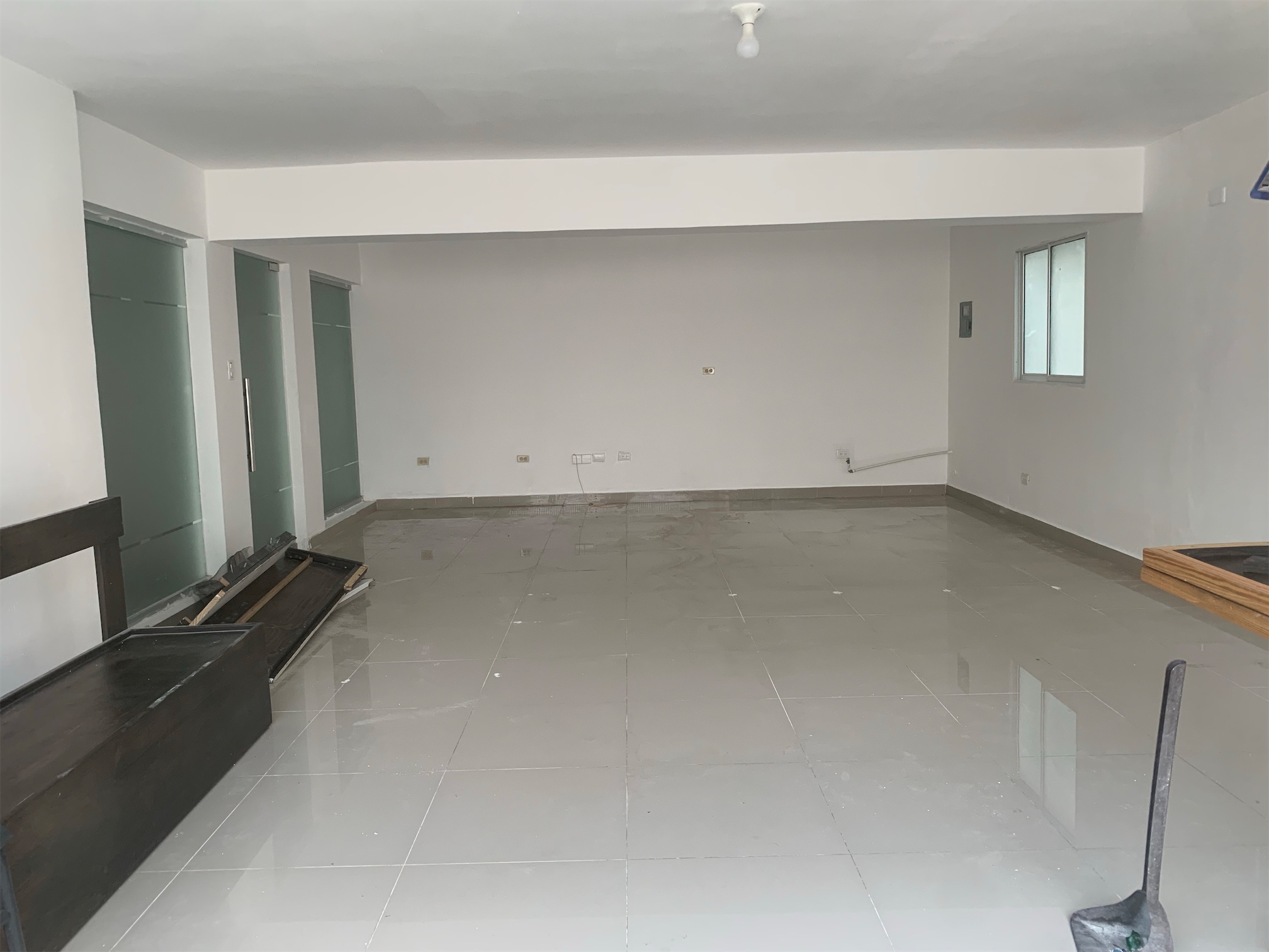 oficinas y locales comerciales - Locla en primer nivel cacicazgos 1