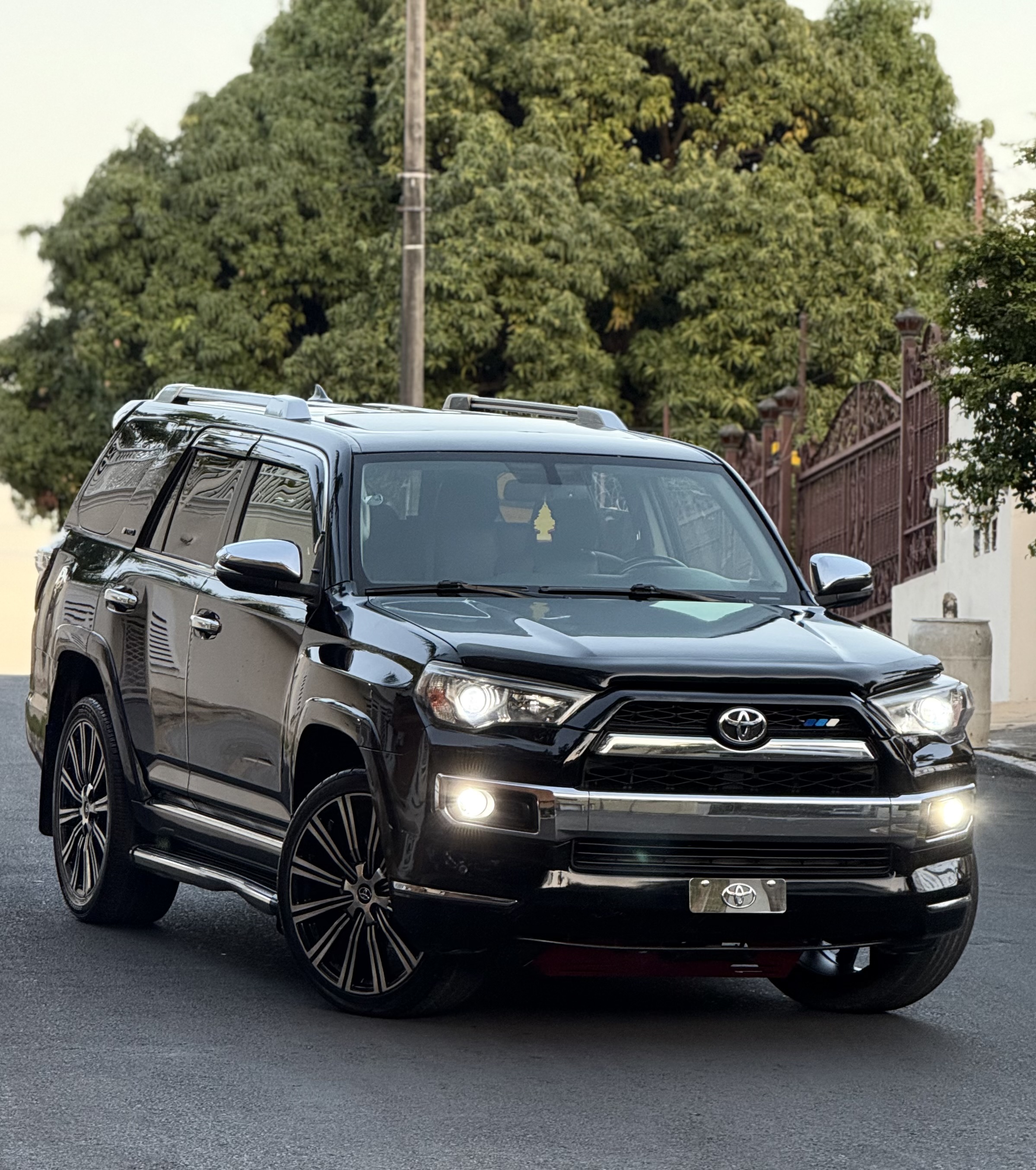 Toyota 4Runner Limited 2015: Legenda SUV yang Tak Lekang Oleh Waktu