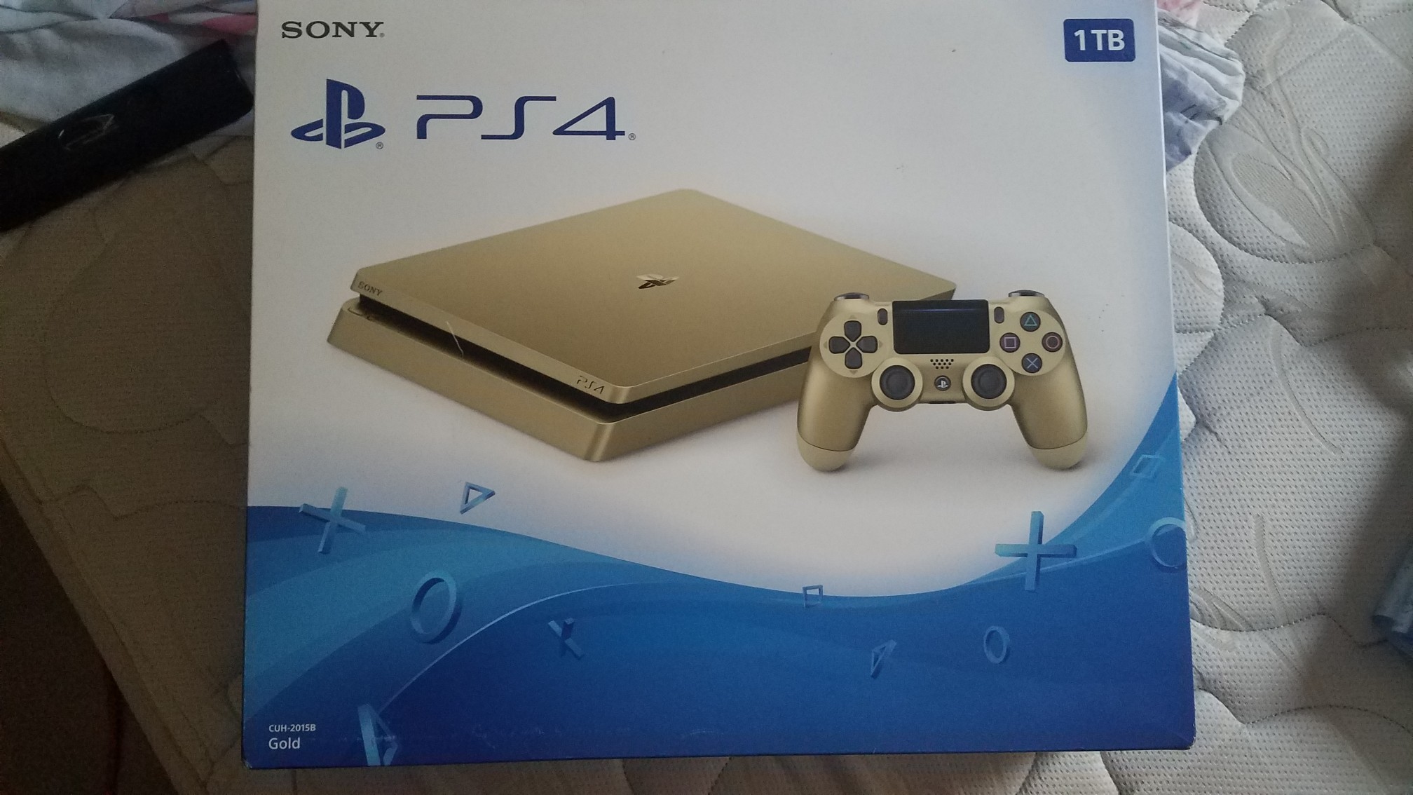 consolas y videojuegos - PlayStation 4 slim Gold Edition 1tb (ps4) con tres controles