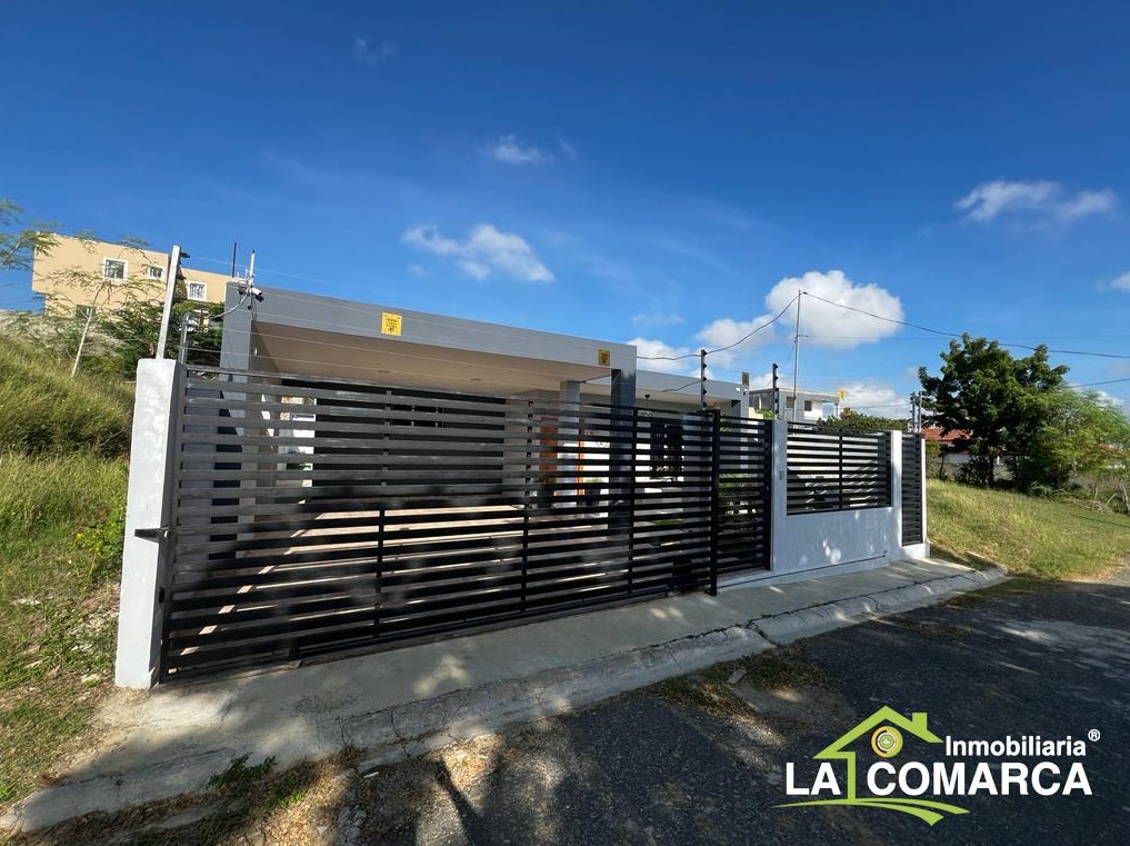 casas - Amplia y Moderna Casa de Venta en Santiago