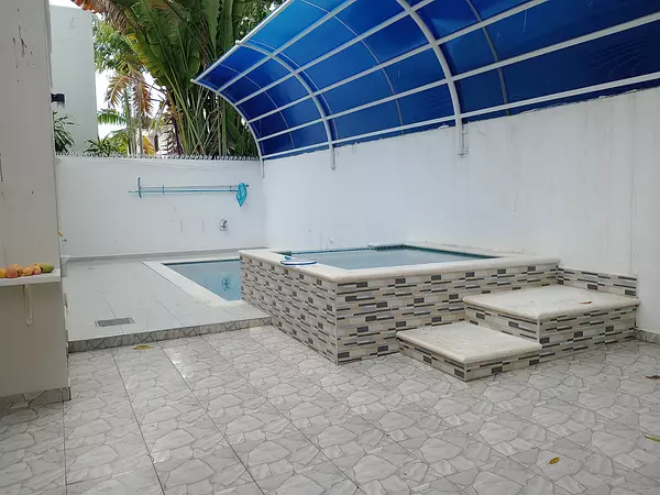 apartamentos - Vendo o Alquilo amplia casa de 2 niveles en Los Ca 4
