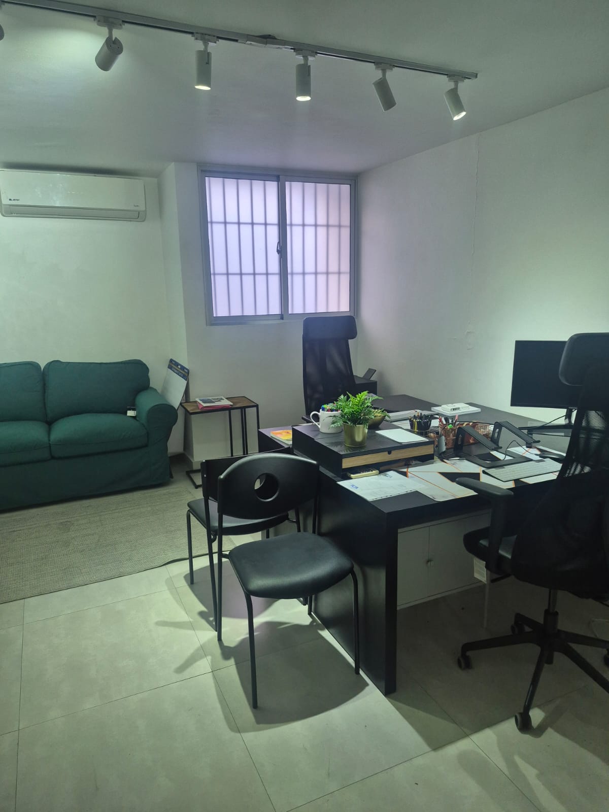 oficinas y locales comerciales - Alquilo local para Oficina Mirador Sur ju 1