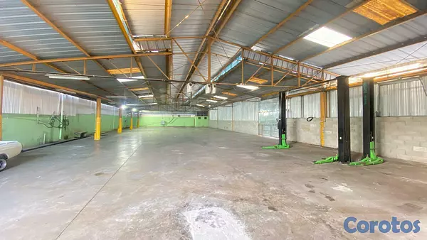 otros inmuebles - Alquilo nave de 500 metros en la Avenida 27 de Febrero 3
