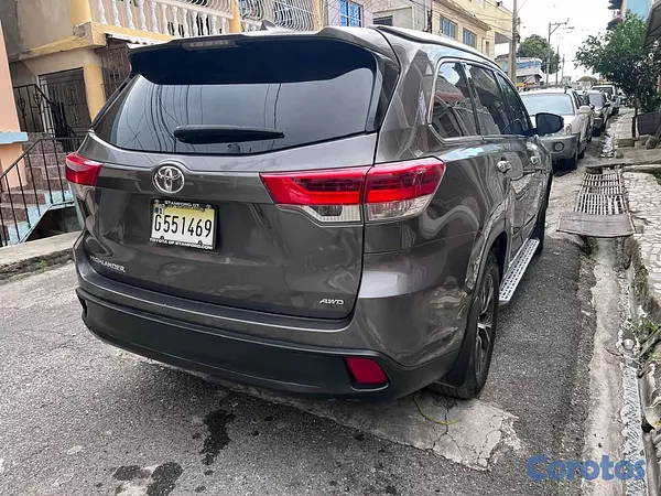jeepetas y camionetas - Toyota higlander xle 2019 2