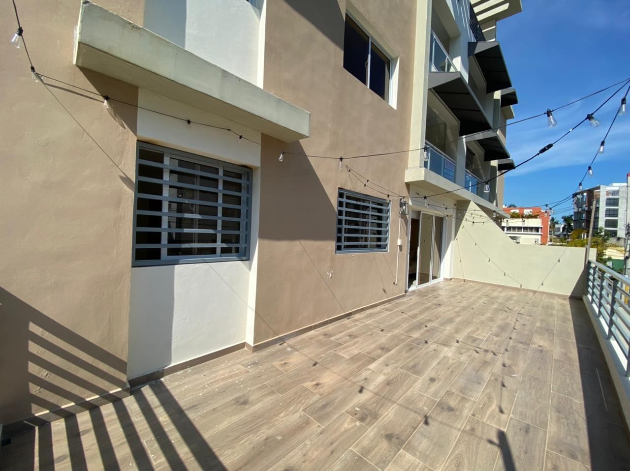 apartamentos - Vendo 2da con terraza Arroyo HOndo 3hab US$215K