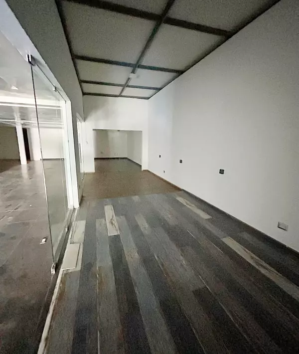oficinas y locales comerciales - Local en Naco en primer nivel 5