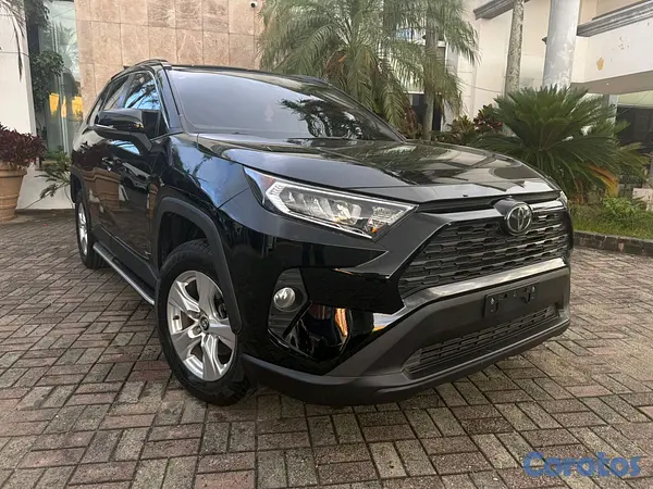 jeepetas y camionetas - Toyota rav4 2020 xle clean carfax  4