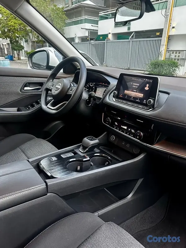 jeepetas y camionetas - Nissan Rogue SV 2023 6