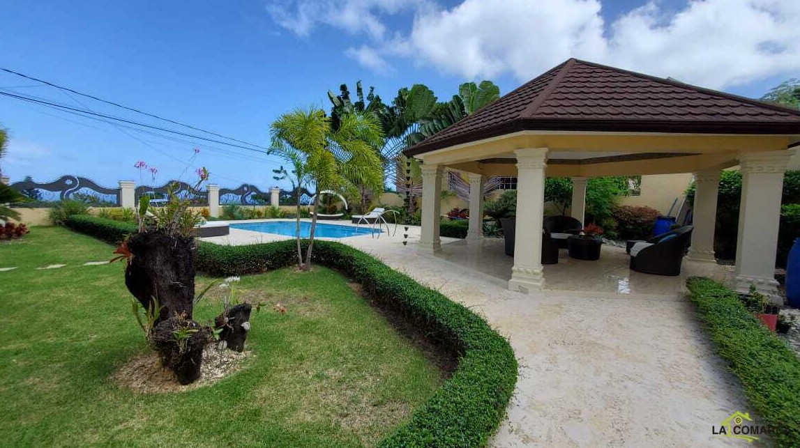 casas - Se vende casa con piscina en Puerto Plata