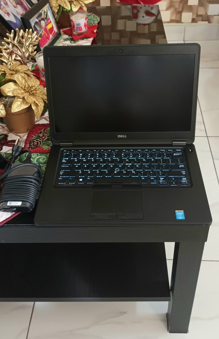 computadoras y laptops - Laptop Dell E5450 i7 8GB 256GB SSD Nvidia Geforce Windows 10-pro oferta
