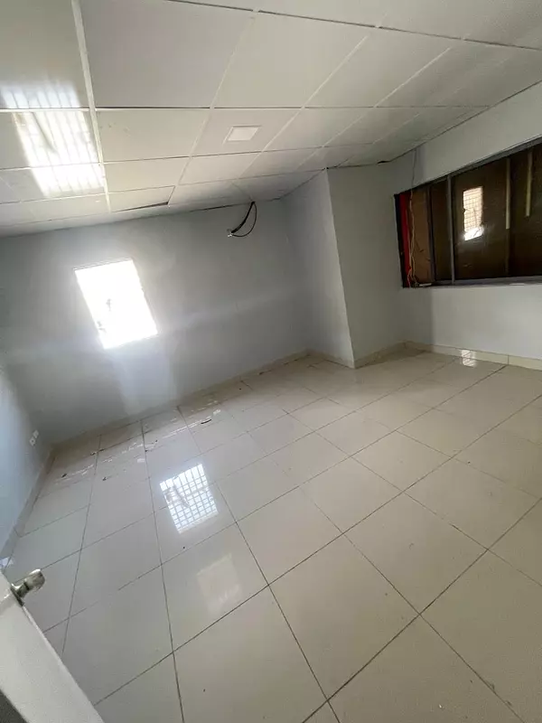 oficinas y locales comerciales - Alquiler local céntrico en Evaristo  5