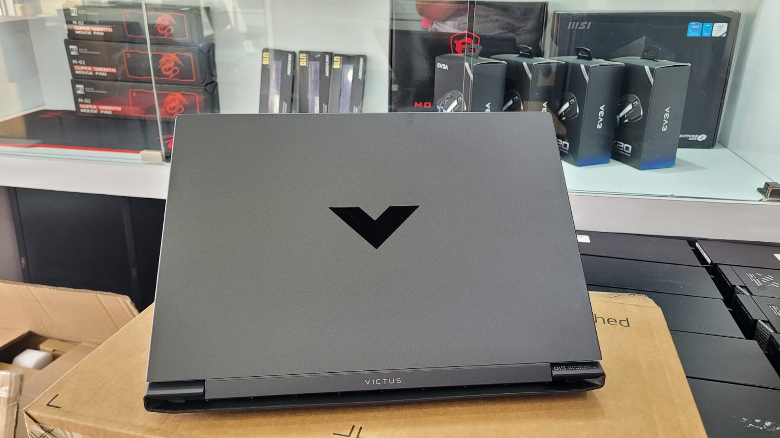 computadoras y laptops - Laptop GAMING HP Victus Ryzeb 5 RTX 4050 / 3050 , 8GB / 512 SSD 15.6 PLG 3