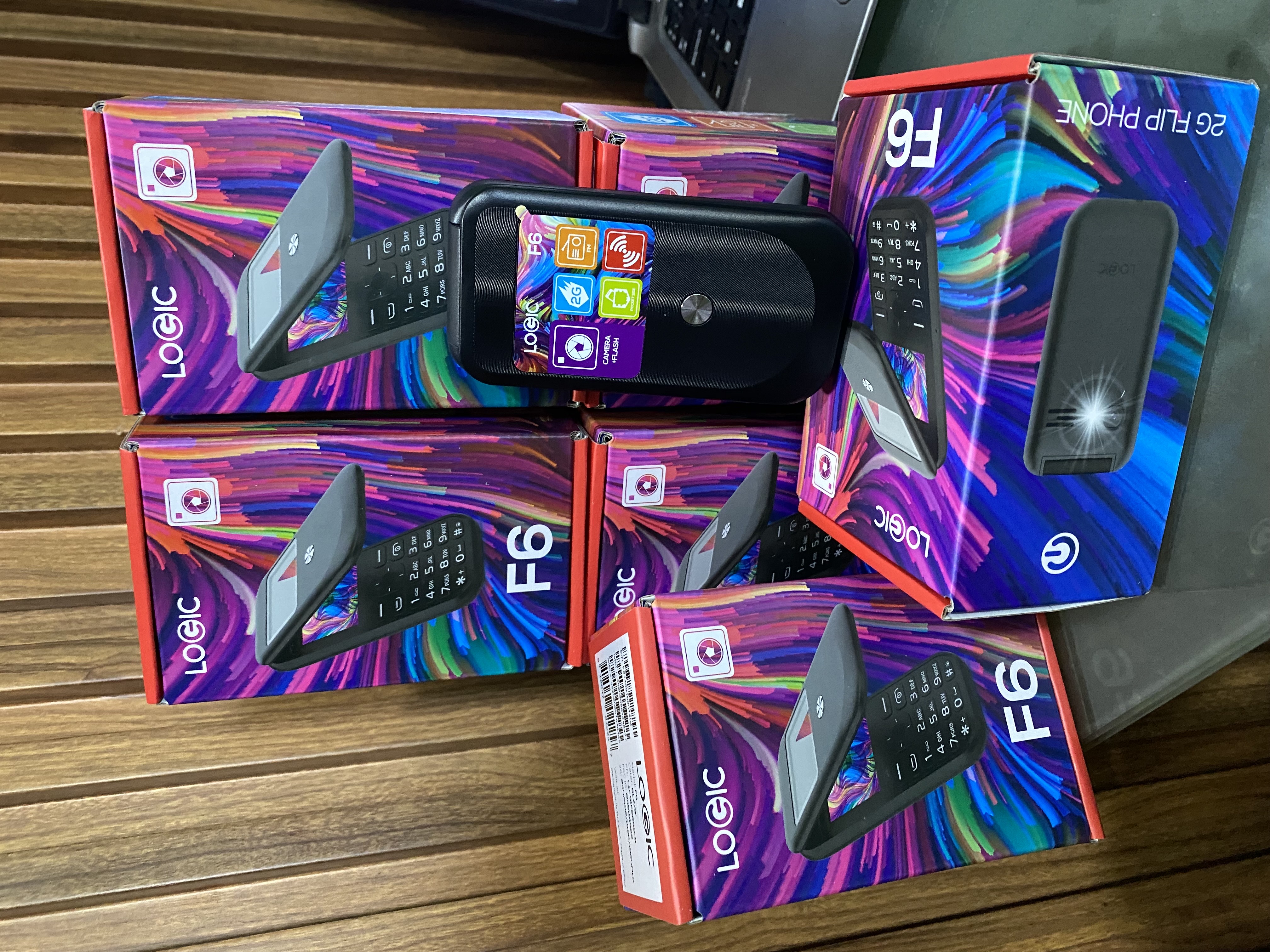 celulares y tabletas - Logic F6  5