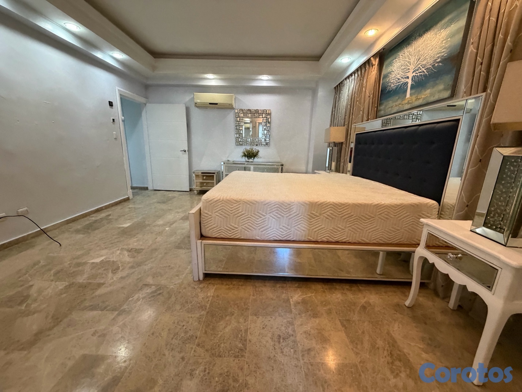 apartamentos - vendo los cacicazgos piso 12 próximo a la anacaona tres hab con baño tres parque 9