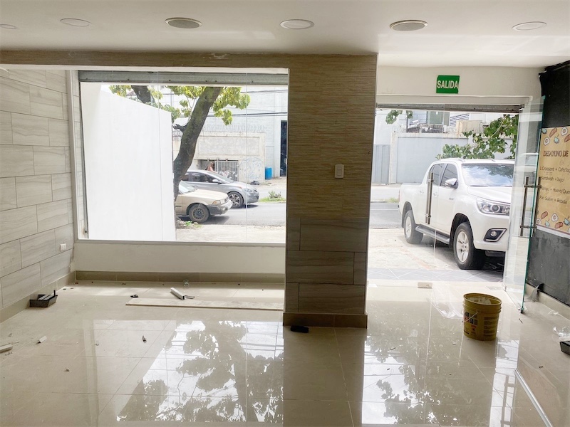 oficinas y locales comerciales - Local en los jardines primer nivel 4