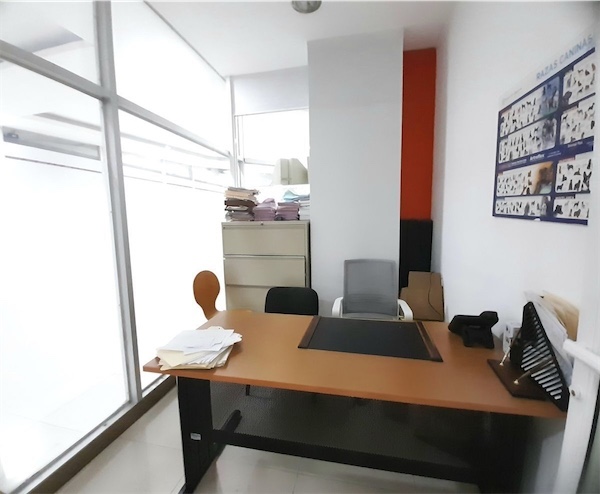 oficinas y locales comerciales - Local en naco zona céntrica 3