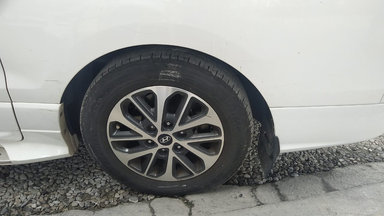 jeepetas y camionetas - HYUNDAI GRAND STAREX 2020 BLANCA 3