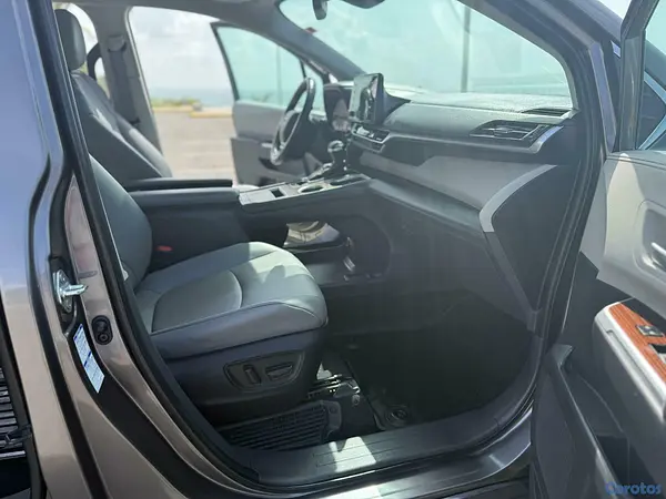 jeepetas y camionetas - Toyota Sienna XLE 2022 2