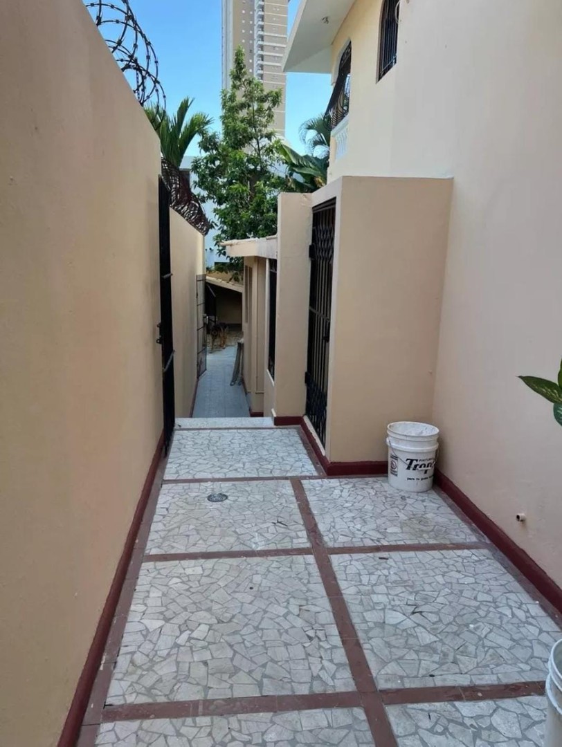apartamentos - Casa en alquiler, Los Cacicazgos U$S2,000
3 Habitaciones 2