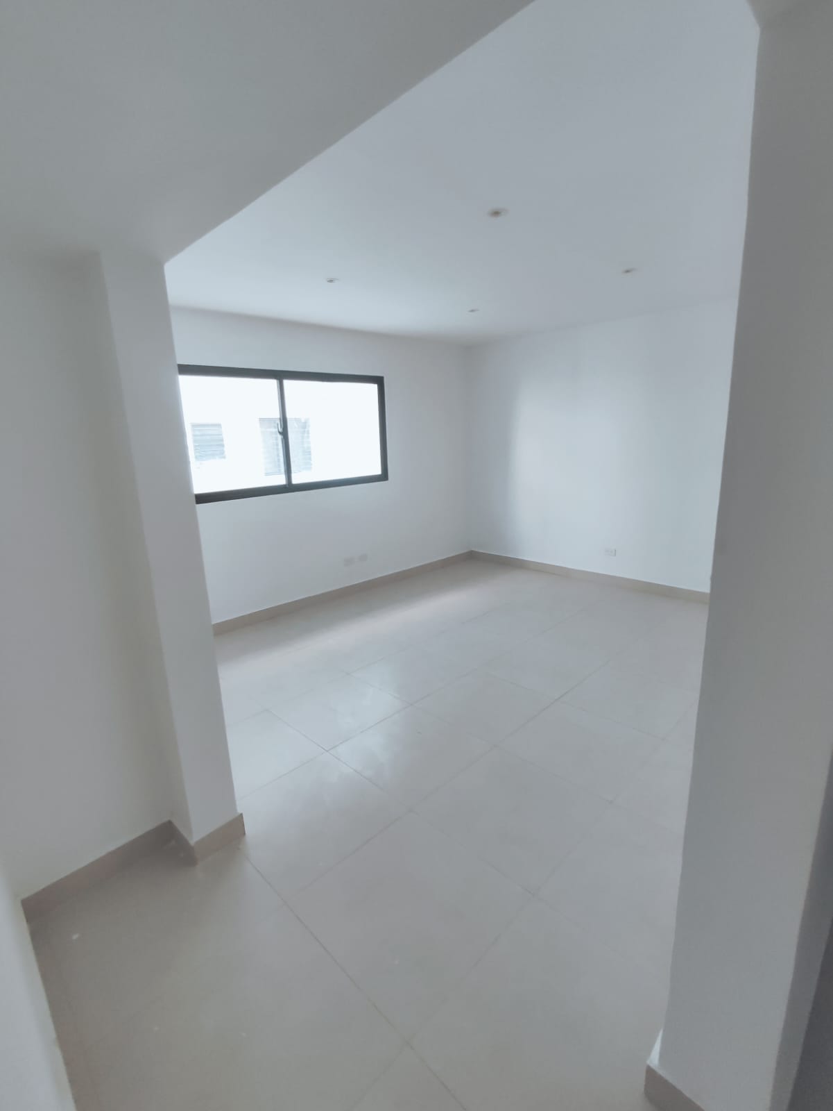 oficinas y locales comerciales - Alquilo local la Julia Nuevo ju 4