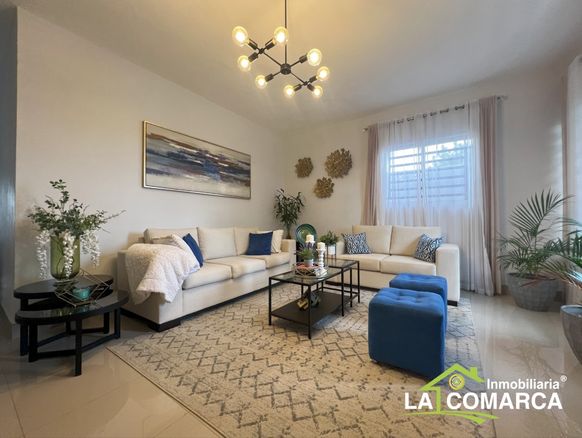 casas - Amplia y Moderna Casa de Venta en Santiago 1